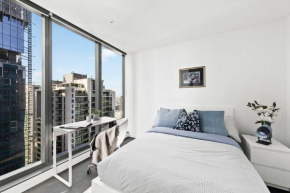 A Stylish 2BR Apt Next to Southern Cross with City Views